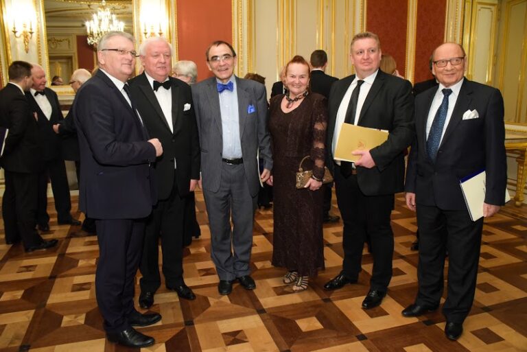 na okładkędjecie z gali 15